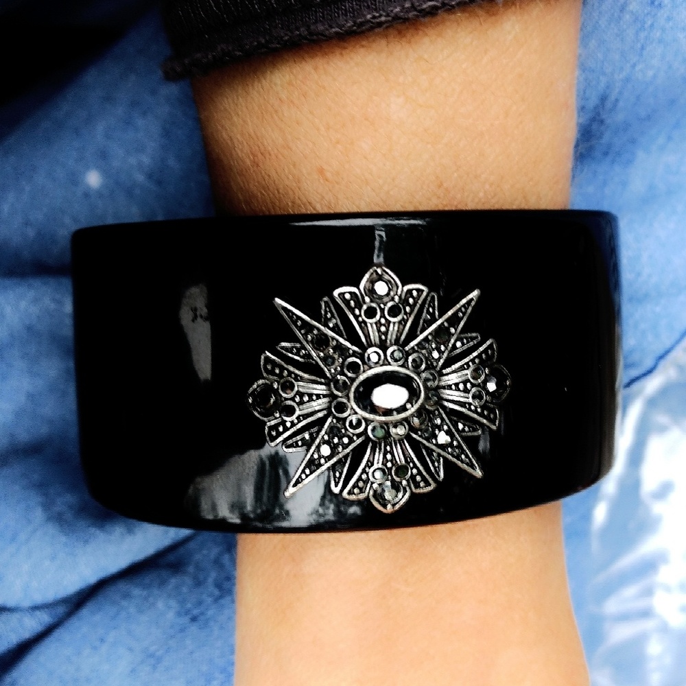 Vintage Black Lucite Cuff w/Marcasite Embellishments - Picture 2 of 4
